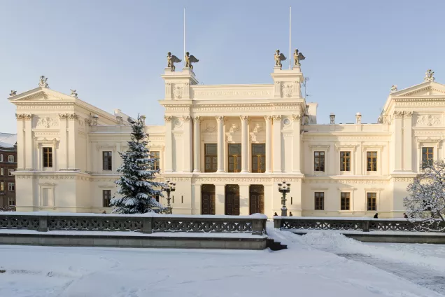 The University main building in wintertime. Photo.